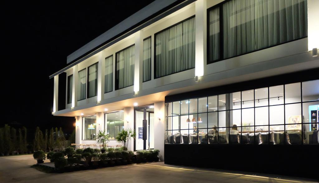 Srianunt Boutique Hotel Buriram Ngoại thất bức ảnh